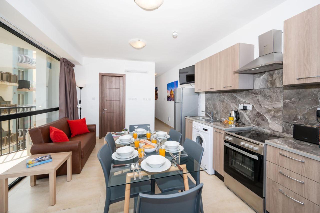 Islet Promenade Seafront Apartment With Large Corner Terrace By Getawaysmalta St. Paul's Bay Buitenkant foto